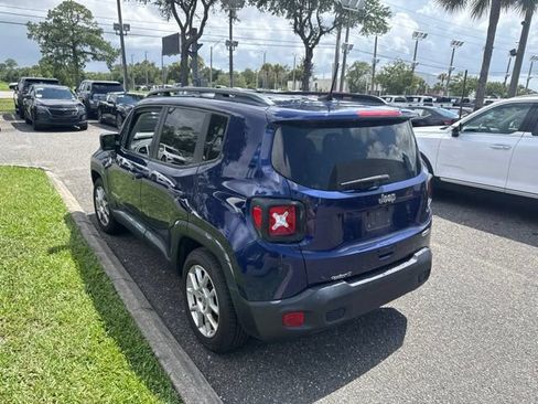 Used 2019 Jeep Renegade Latitude w/ Cold Weather Group FWD image 5