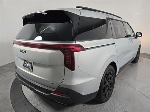 Used 2025 Kia Carnival SX Prestige image 4