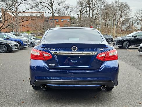 Used 2016 Nissan Altima 2.5 SR w/ LED Appearance Package image 5
