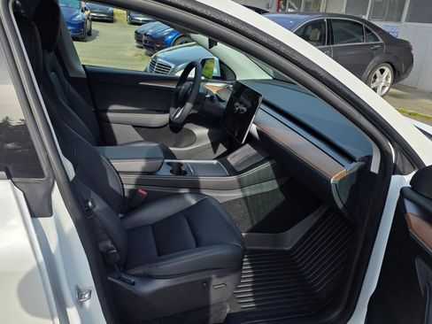 Used 2024 Tesla Model Y Long Range image 13