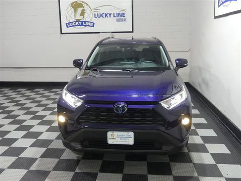 Used 2020 Toyota RAV4 XLE w/ Convenience Package AWD/4WD image 3