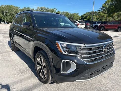 Used 2025 Volkswagen Atlas SE FWD image 1