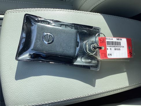 Certified 2023 Volvo XC40 B4 Plus w/ Protection Package Premier image 38