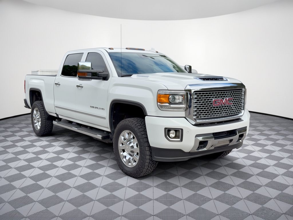 Used 2017 GMC Sierra 2500 Denali w/ Duramax Plus Package AWD/4WD image 7