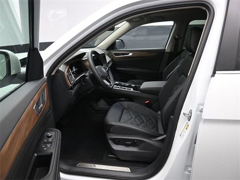 New 2026 Volkswagen Atlas SE image 9