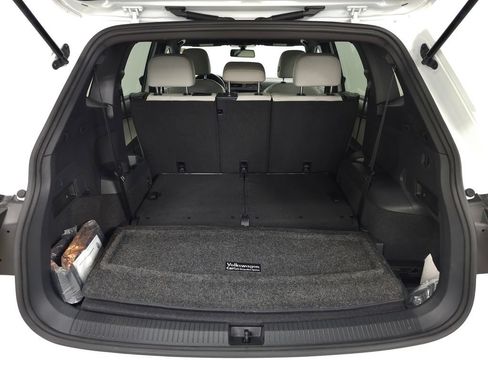 Used 2021 Volkswagen Tiguan SE R-Line FWD image 8