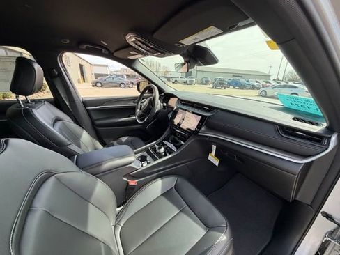 New 2026 Jeep Grand Cherokee Limited image 10