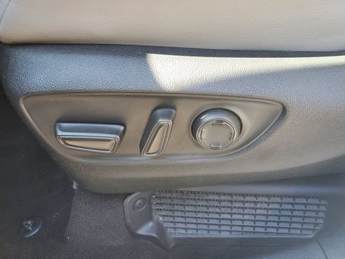 Certified 2025 Toyota Sienna XLE FWD image 19