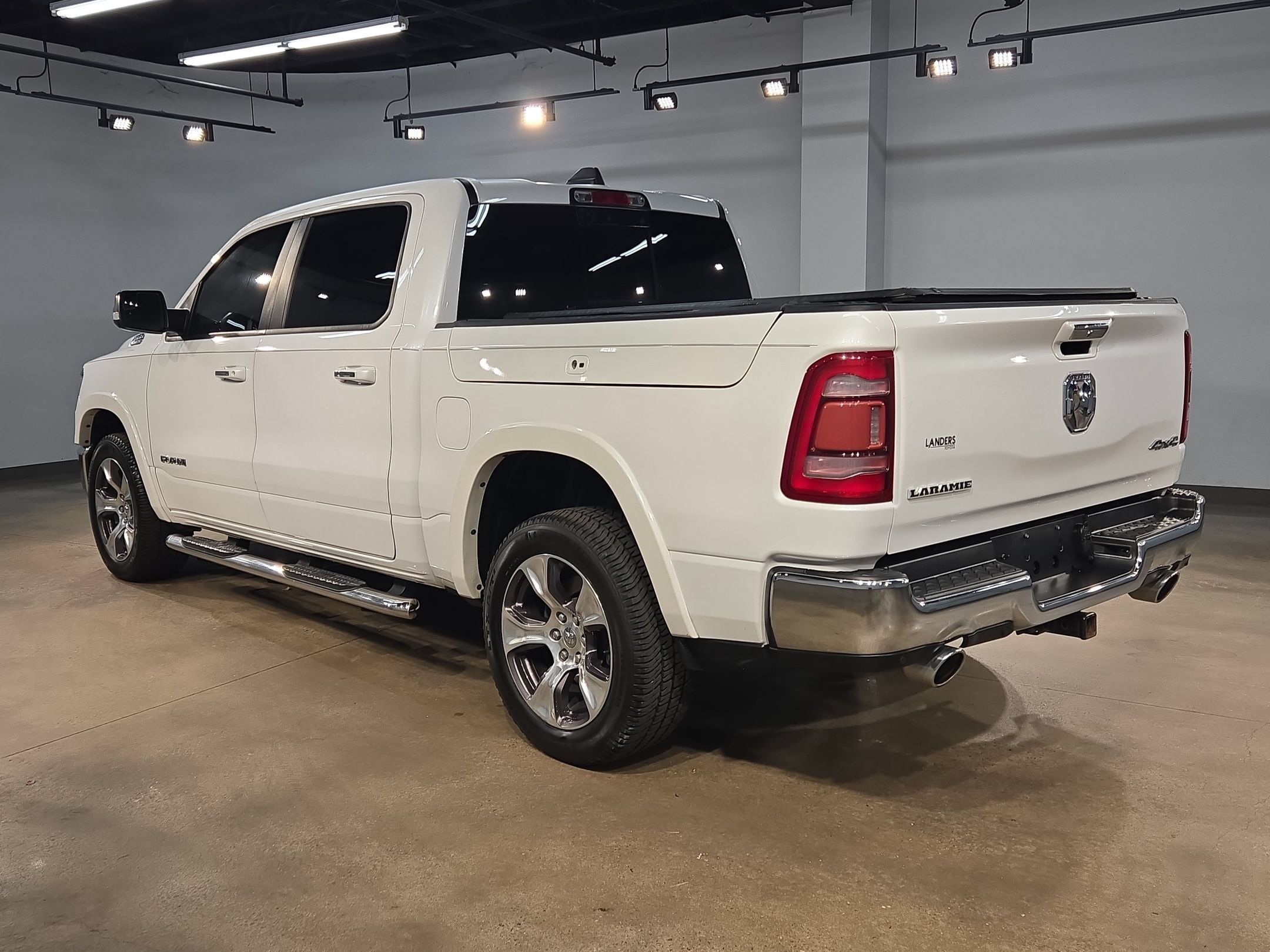 Used 2019 RAM 1500 Laramie AWD/4WD image 5