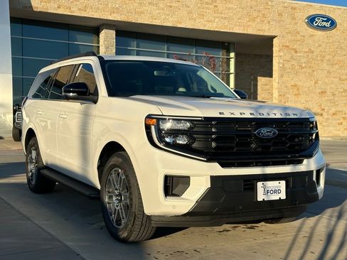 New 2025 Ford Expedition Active image 42