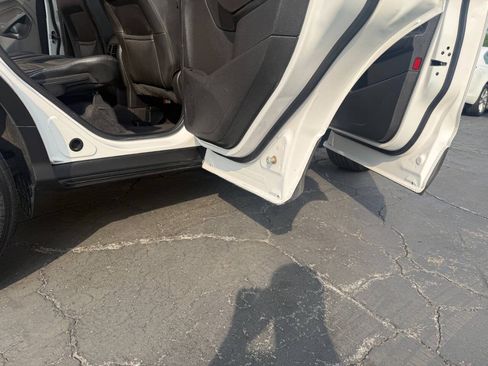Used 2019 Ford Escape SEL AWD/4WD image 9