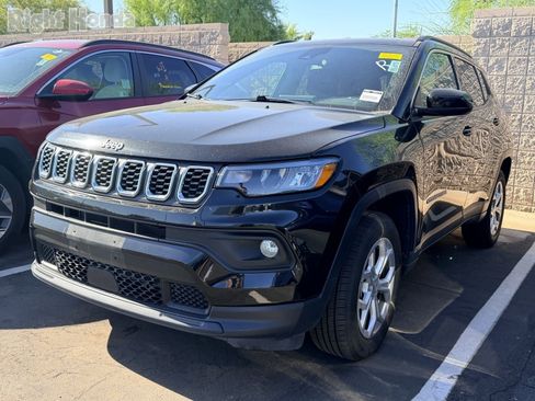 Used 2024 Jeep Compass Latitude AWD/4WD image 3