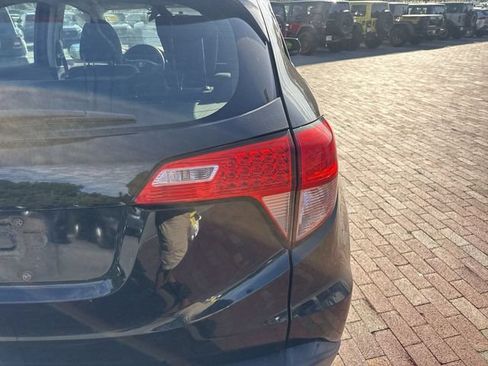 Used 2017 Honda HR-V LX image 11