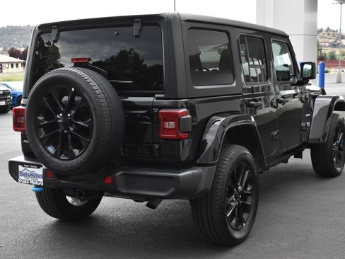 Used 2023 Jeep Wrangler Unlimited Sahara image 6
