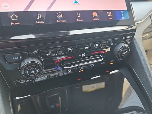 Used 2025 Jeep Grand Cherokee L Limited w/ Luxury Tech Group II image 64