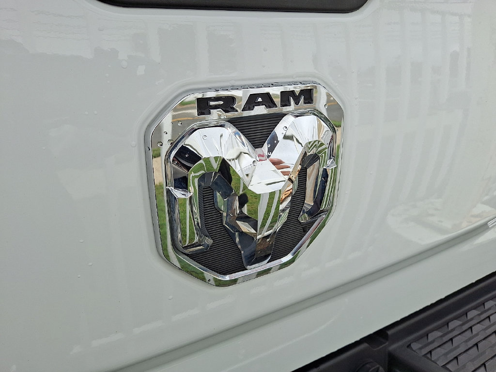 Used 2024 RAM 2500 Tradesman w/ Chrome Appearance Group AWD/4WD image 8