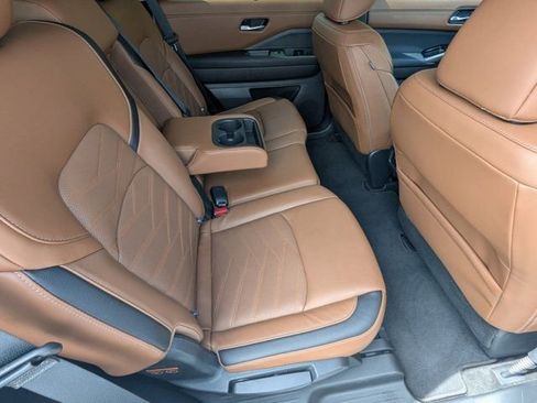 Used 2025 Nissan Pathfinder Platinum w/ Cargo Package AWD/4WD image 14