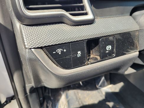 Used 2023 Kia Sportage LX image 13