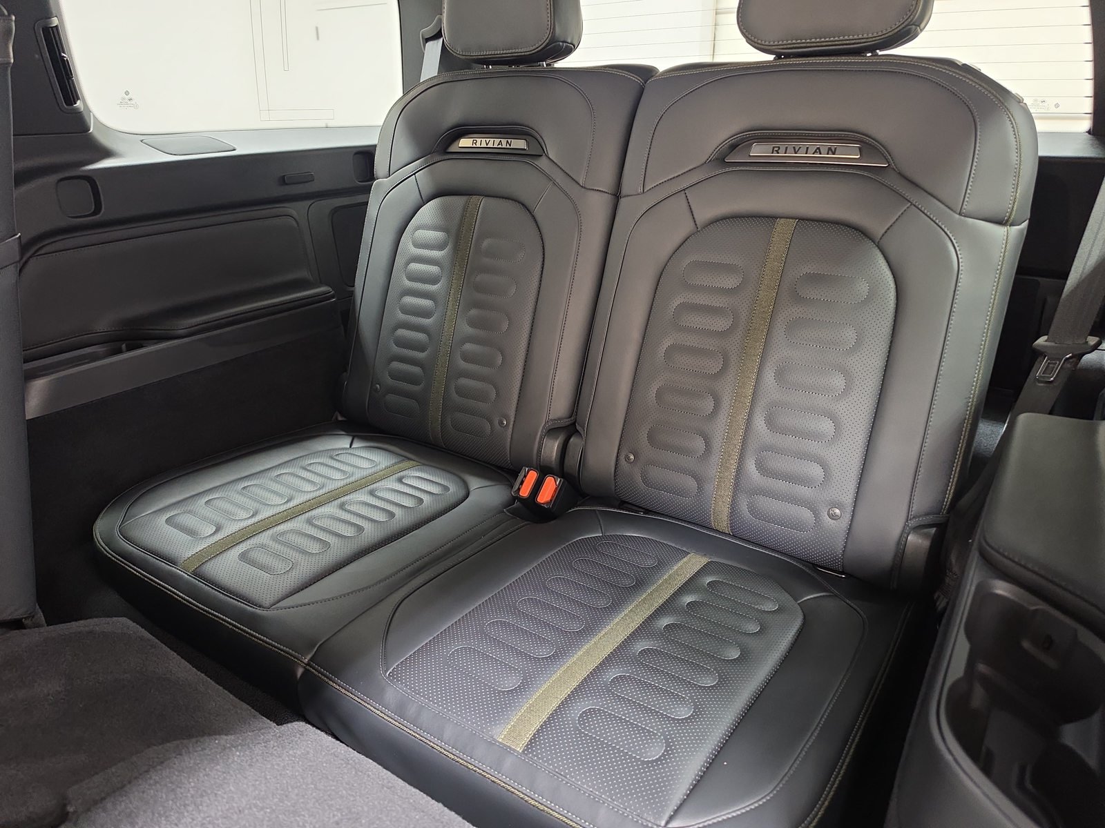 Used 2025 Rivian R1S Adventure Dual AWD/4WD image 22