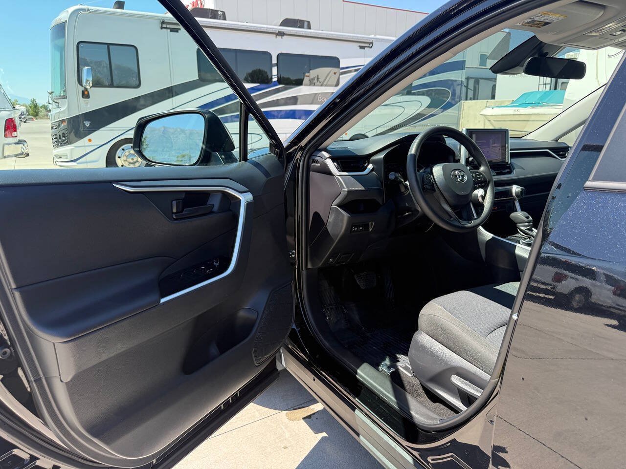 Used 2025 Toyota RAV4 LE AWD/4WD image 16