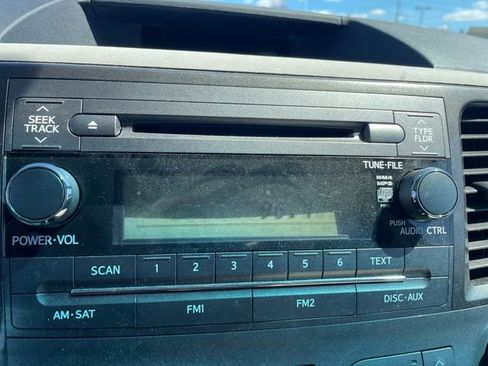 Used 2012 Toyota Sienna image 19