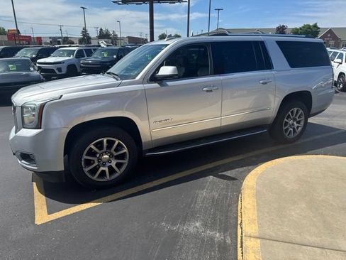 Used 2020 GMC Yukon XL Denali AWD/4WD image 3