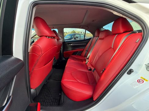 Used 2018 Toyota Camry XSE image 3