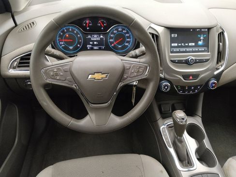 Used 2017 Chevrolet Cruze LT image 22