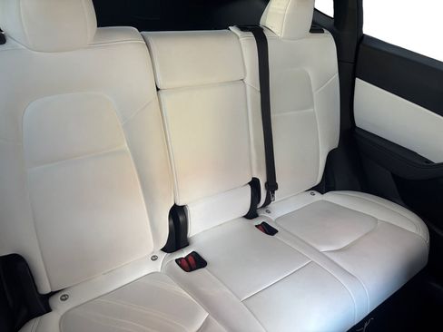 Used 2021 Tesla Model Y Long Range image 18