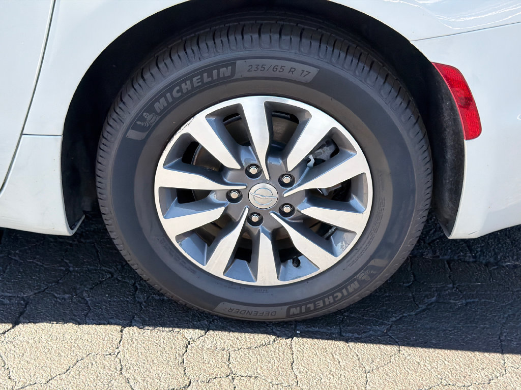 Used 2020 Chrysler Pacifica Limited w/ Advanced Safetytec Group FWD image 23