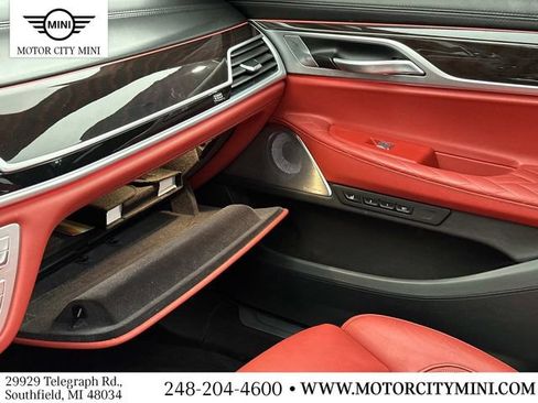 Used 2022 BMW 750i xDrive w/ Executive Package image 37