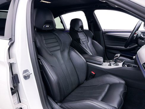 Used 2023 BMW M5 w/ Executive Package image 44