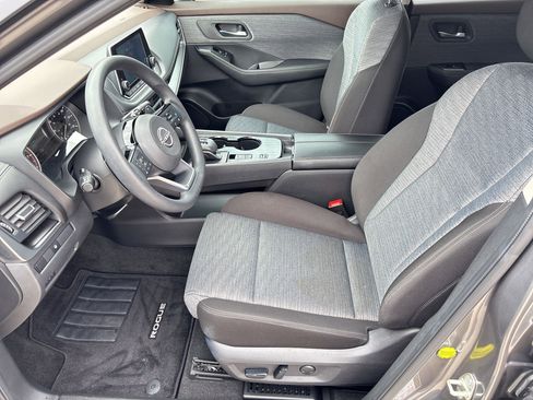 Used 2023 Nissan Rogue SV image 5