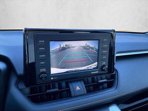 Used 2021 Toyota RAV4 LE image 21