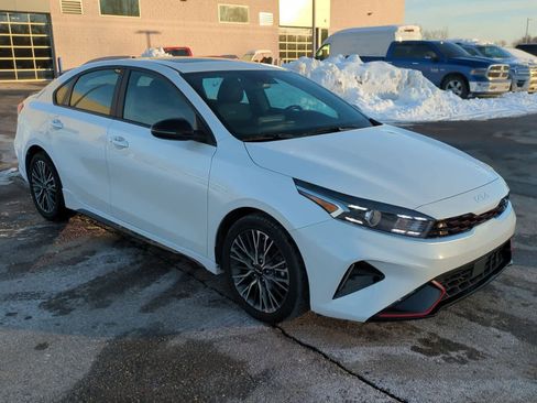 Used 2023 Kia Forte GT-Line w/ GT-Line Premium Package image 2