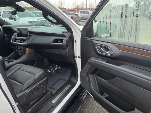 Used 2022 Chevrolet Suburban High Country image 10