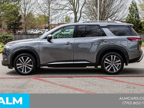 Used 2024 Nissan Pathfinder Platinum image 10