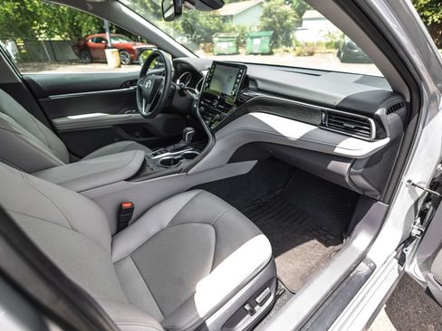 Used 2022 Toyota Camry XLE FWD image 25