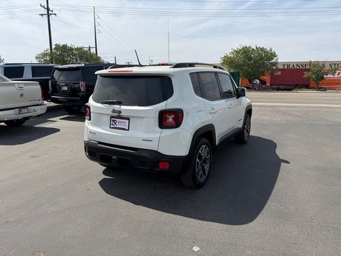 Used 2015 Jeep Renegade Latitude AWD/4WD image 5