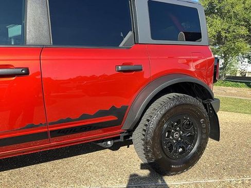 Used 2023 Ford Bronco Wildtrak image 7