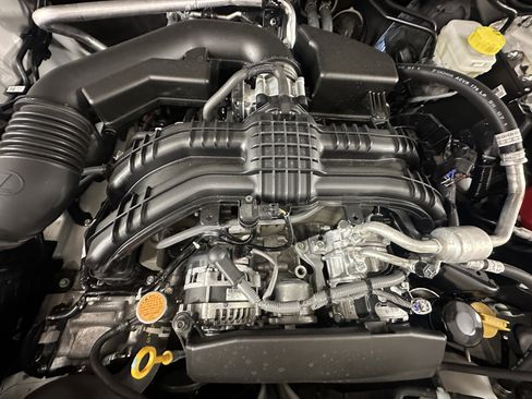 Used 2024 Subaru Crosstrek 2.0i Premium image 3