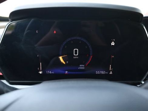 Used 2024 Chevrolet Trax RS w/ Sunroof Package FWD image 19