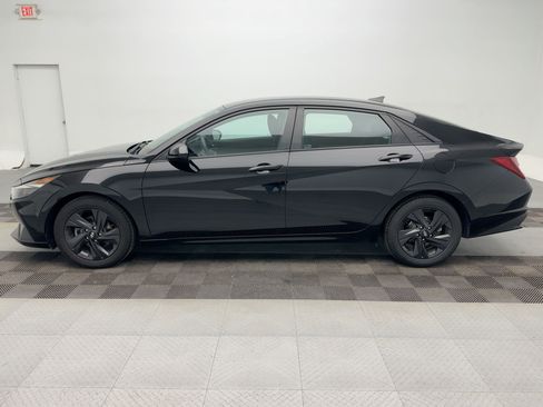 Used 2021 Hyundai Elantra SEL image 2