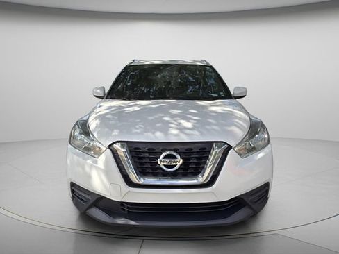 Used 2019 Nissan Kicks SV FWD image 3