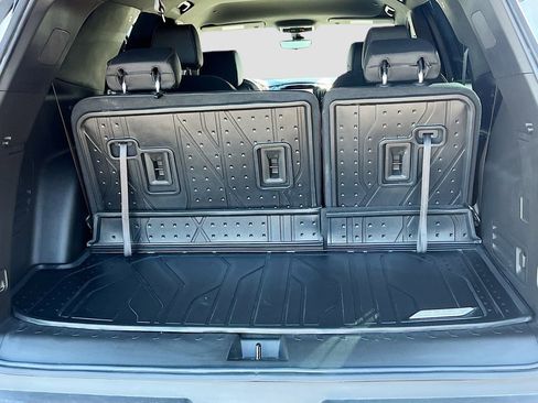 Used 2023 Chevrolet Traverse RS w/ LPO, Floor Liner Package FWD image 27
