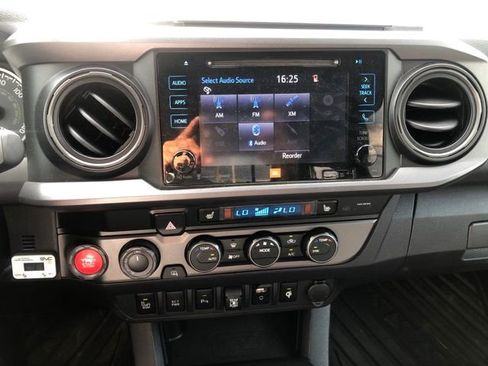 Used 2019 Toyota Tacoma TRD Off-Road AWD/4WD image 6