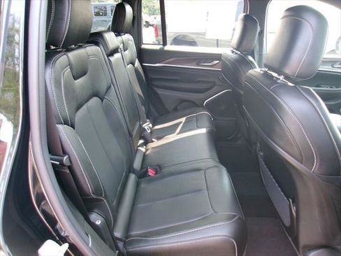 Used 2026 Jeep Grand Cherokee Limited AWD/4WD image 10
