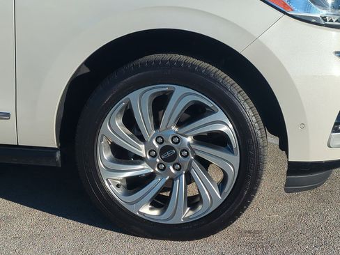 Certified 2024 Lincoln Navigator L Reserve image 12