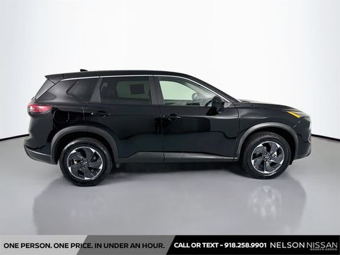 Certified 2025 Nissan Rogue SV AWD/4WD image 4