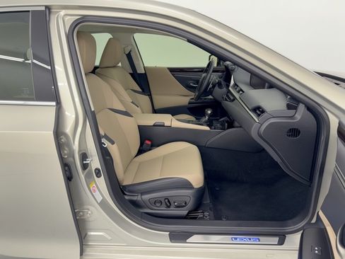 Used 2019 Lexus ES 300h w/ Premium Package FWD image 30